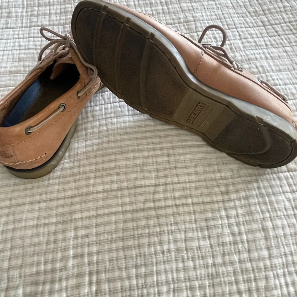 Sperry Men’s Tan Leather Boat Shoes with Contrast Laces